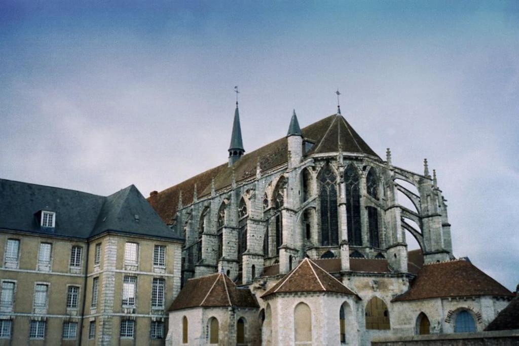 Charmant Studio A Deux Pas De La Cathedrale Chartres Eksteriør billede